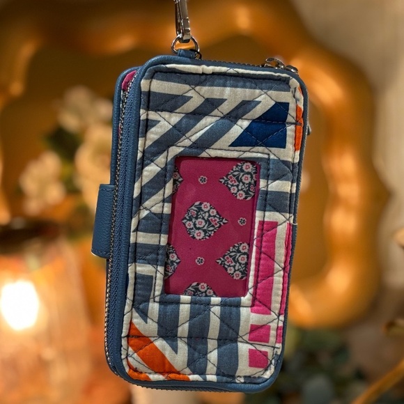 Vera Bradley RFID Smartphone Wristlet Wallet Geo Medallions NWT - Picture 3 of 14